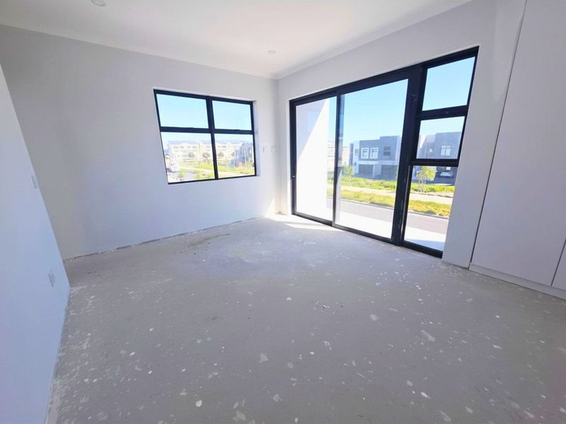 Luxury Redefined – Exceptional 5-Bedroom Home in Sandown - Photo 8
