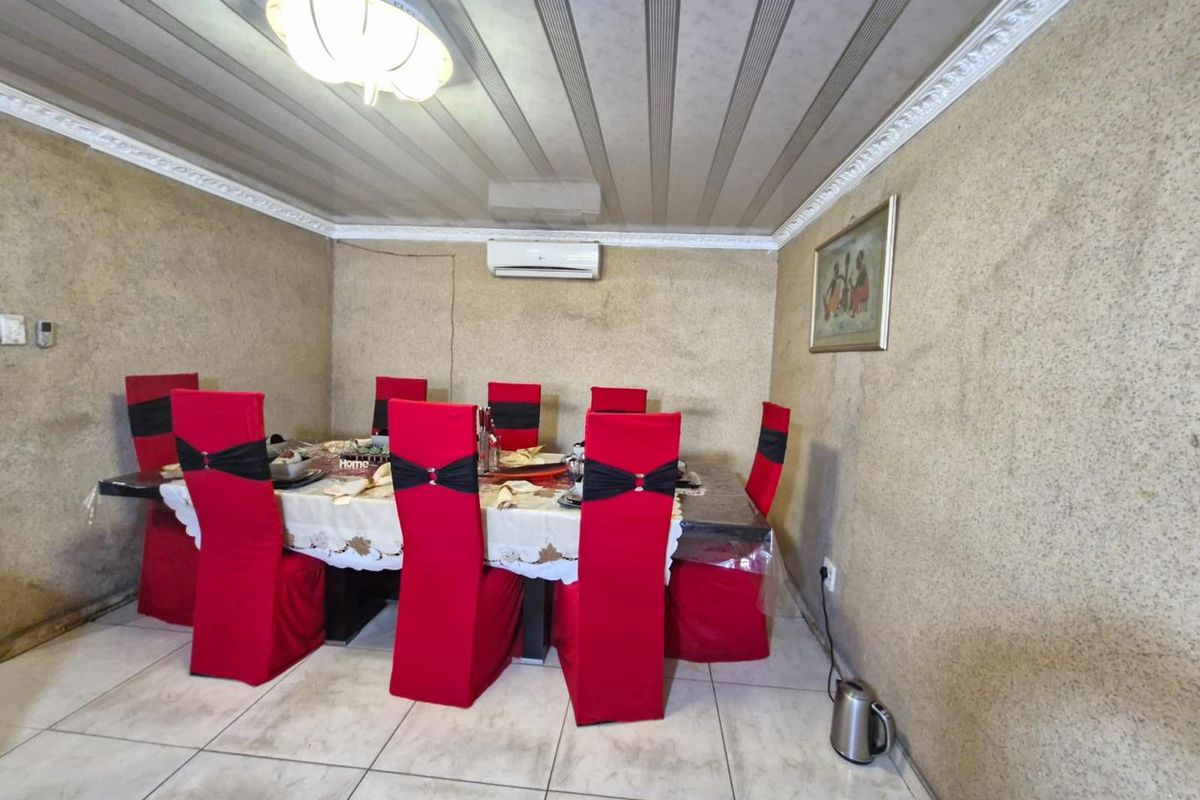 Stylishly Renovated 3-Bedroom Family Home with Modern Flair and Endless Potential! - Photo 4