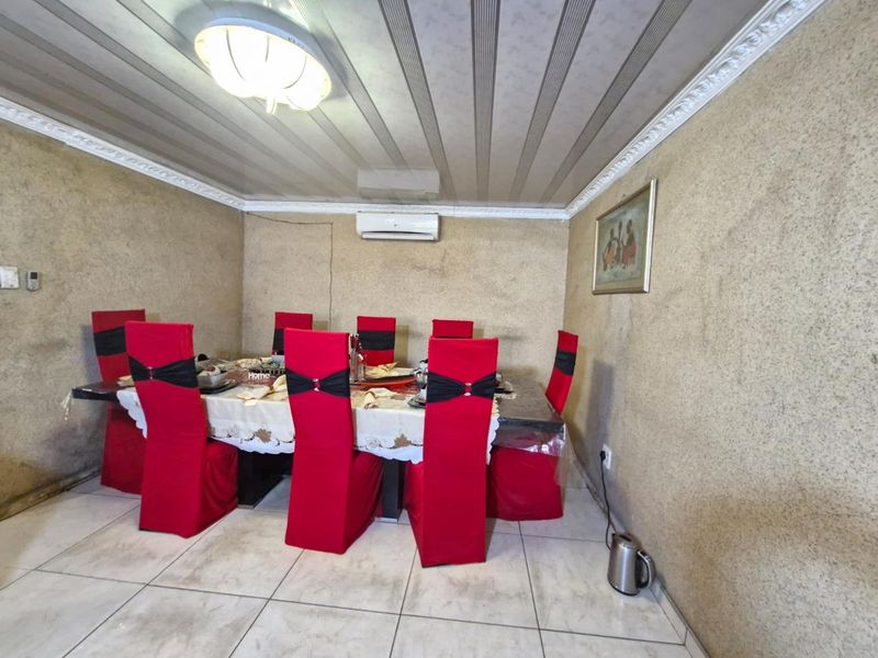 Stylishly Renovated 3-Bedroom Family Home with Modern Flair and Endless Potential! - Photo 4