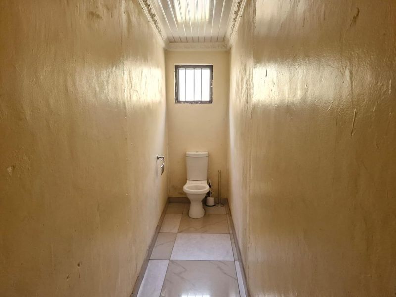 Stylishly Renovated 3-Bedroom Family Home with Modern Flair and Endless Potential! - Photo 10