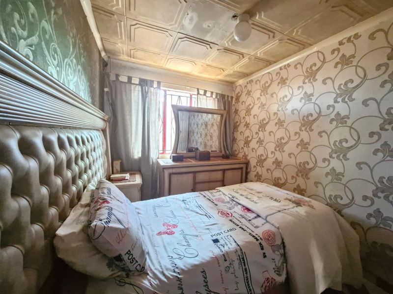 Stylishly Renovated 3-Bedroom Family Home with Modern Flair and Endless Potential! - Photo 7