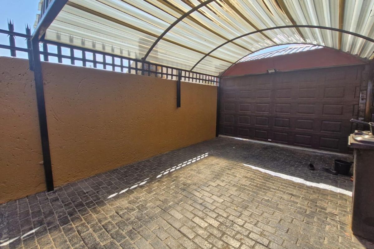 Stylishly Renovated 3-Bedroom Family Home with Modern Flair and Endless Potential! - Photo 5