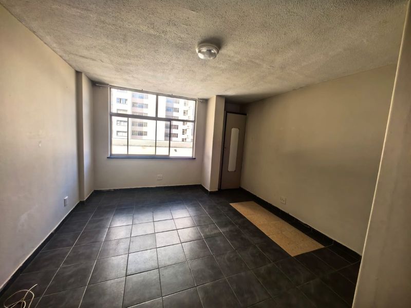 A Studio Apartment For Sale In South Point , Durban - Photo 1