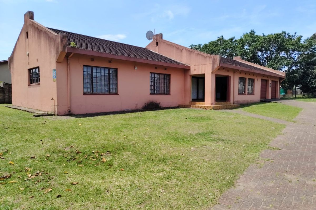 Unbelievable Value! Spacious 5-Bedroom Family Home in Prime Margate Location - Photo 2