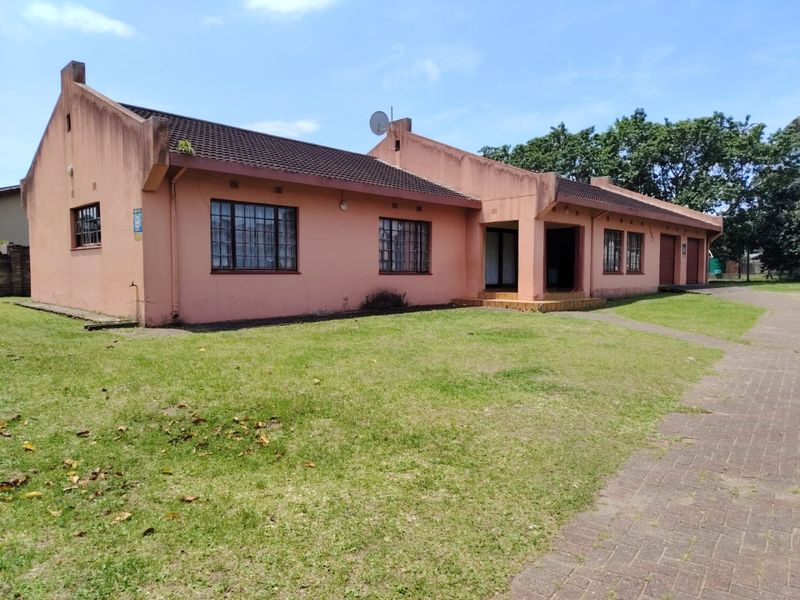 Unbelievable Value! Spacious 5-Bedroom Family Home in Prime Margate Location - Photo 2