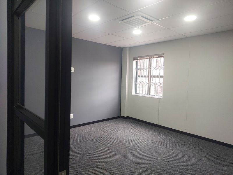Brand-New, Move-In Ready Office Suite in Prime Sunninghill Location - Photo 3