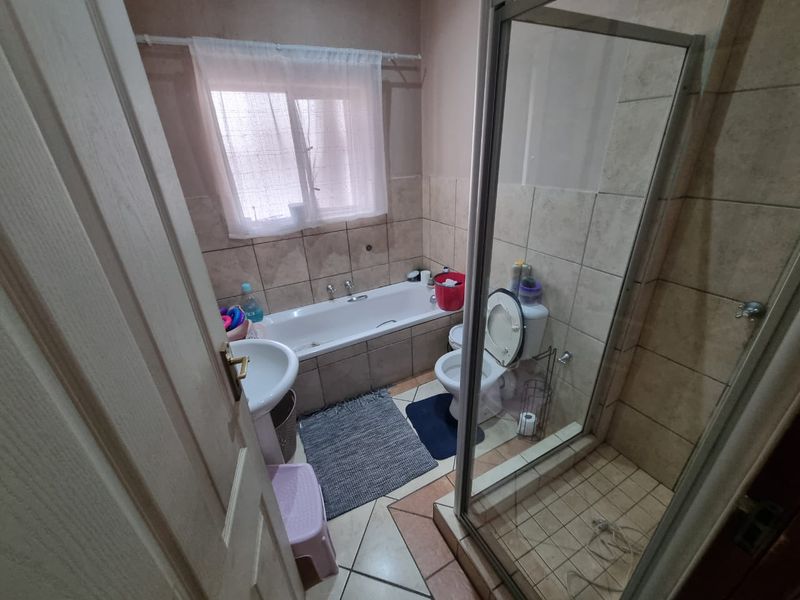 TWO BEDROOM APARTMENT IS SERCURITY ESTATE - Photo 2