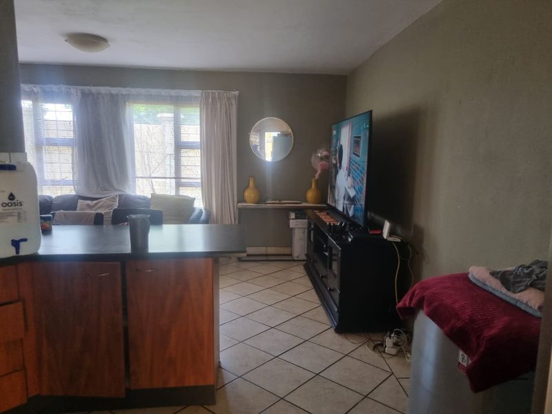 TWO BEDROOM APARTMENT FOR SALE! - Photo 7