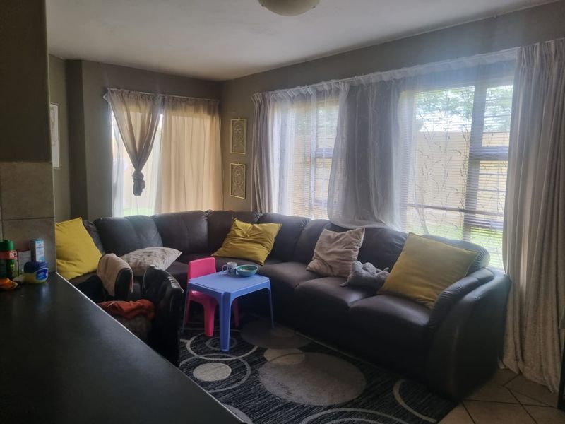 TWO BEDROOM APARTMENT FOR SALE! - Photo 2