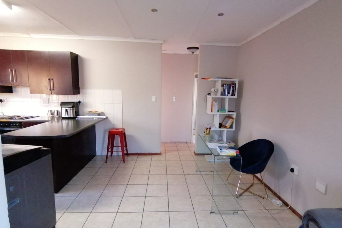 THREE BEDROOM FREESTANDING HOUSE IN SERCURITY ESTATE IN BENDOR POLOKWANE AVAILABLE 01 DECEMBER !!!!!!! - Photo 4
