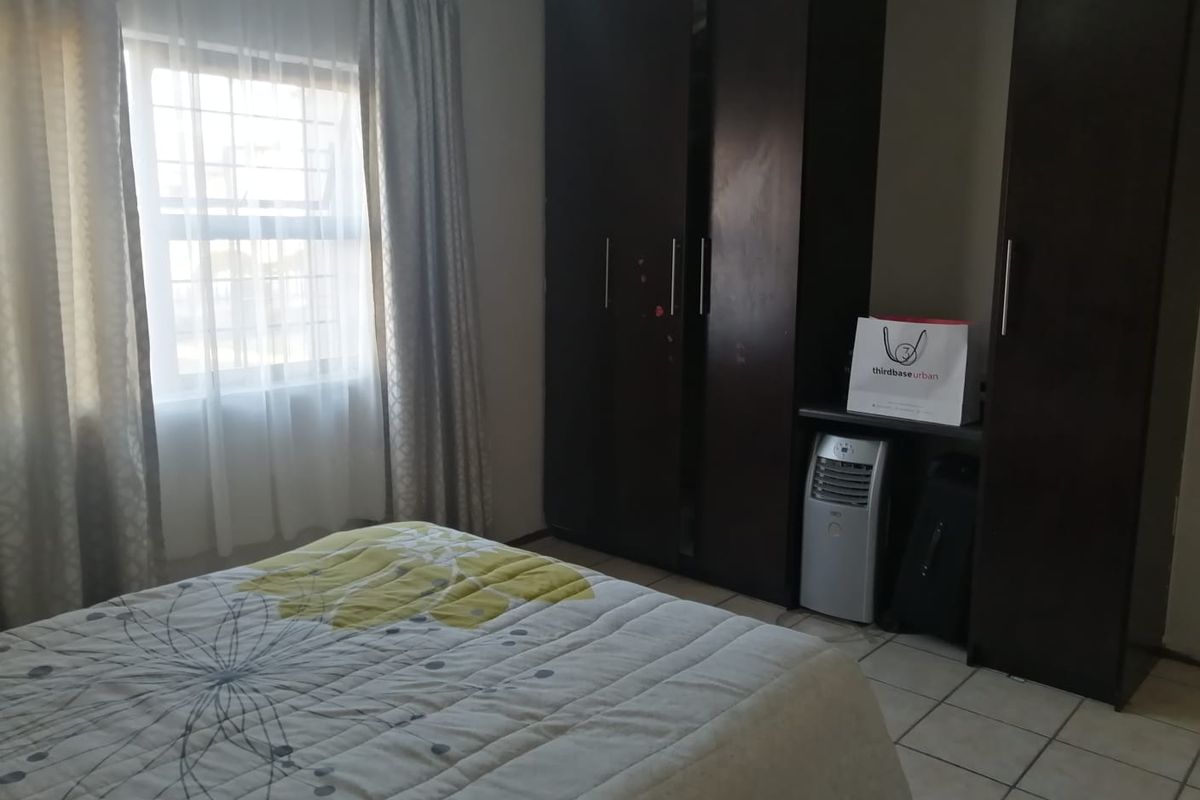 THREE BEDROOM FREESTANDING HOUSE IN SERCURITY ESTATE IN BENDOR POLOKWANE AVAILABLE 01 DECEMBER !!!!!!! - Photo 2
