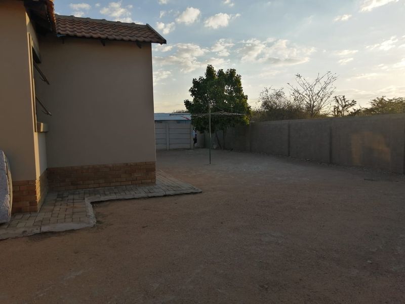 THREE BEDROOM FREESTANDING HOUSE IN SERCURITY ESTATE IN BENDOR POLOKWANE AVAILABLE 01 DECEMBER !!!!!!! - Photo 8