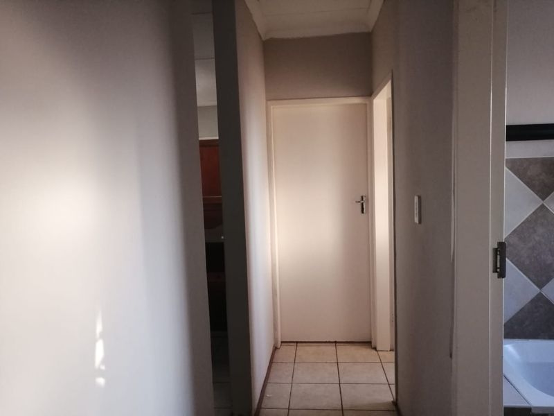 THREE BEDROOM FREESTANDING HOUSE IN SERCURITY ESTATE IN BENDOR POLOKWANE AVAILABLE 01 DECEMBER !!!!!!! - Photo 6