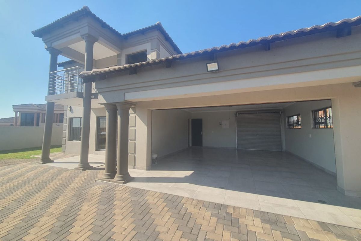 Stunning Modern Big Home looking for the perfect Family, or companies accomodation! - Photo 4