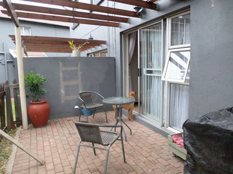 Modern 2-Bedroom Duplex with Garden in Secure Complex – For Sale! - Photo 6