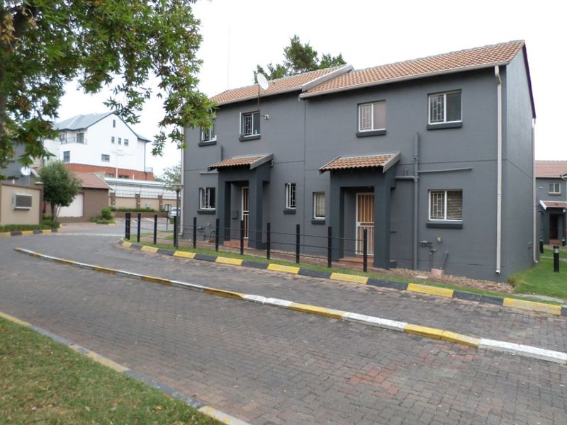 Modern 2-Bedroom Duplex with Garden in Secure Complex – For Sale! - Photo 5