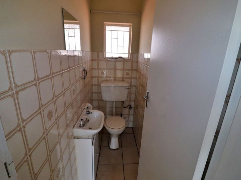 Spacious 2-Bedroom Flat with Sunny Balcony – For Sale! - Photo 5