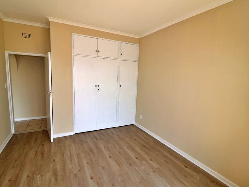 Spacious 2-Bedroom Flat with Sunny Balcony – For Sale! - Photo 6