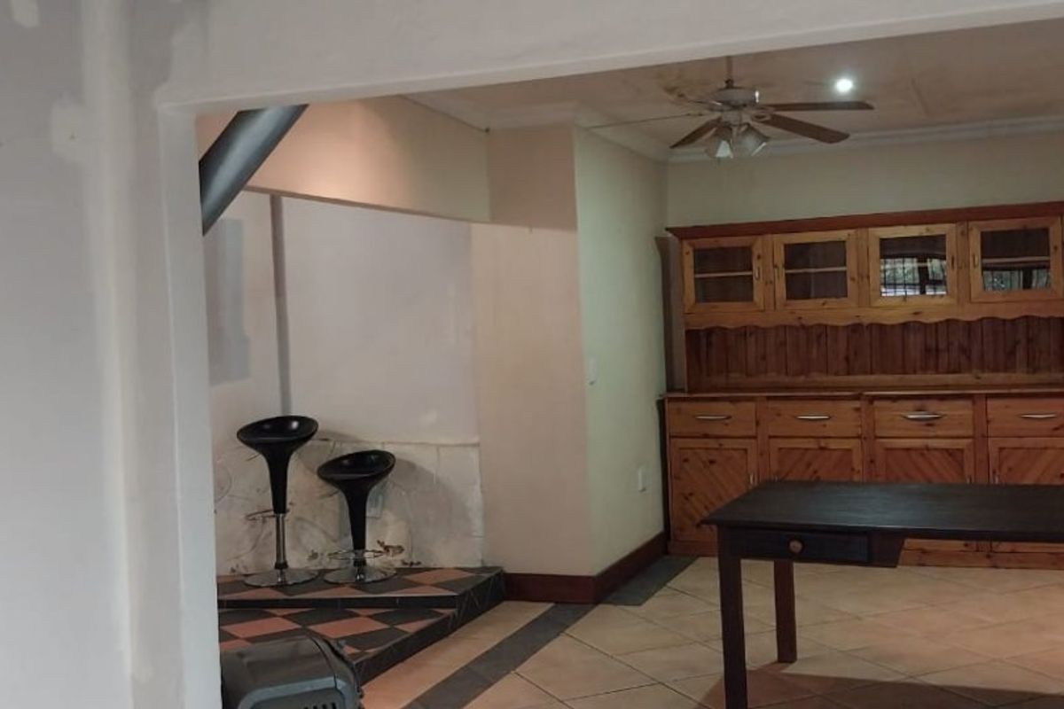 3 Bedroom House For Sale in Kensington - Photo 4