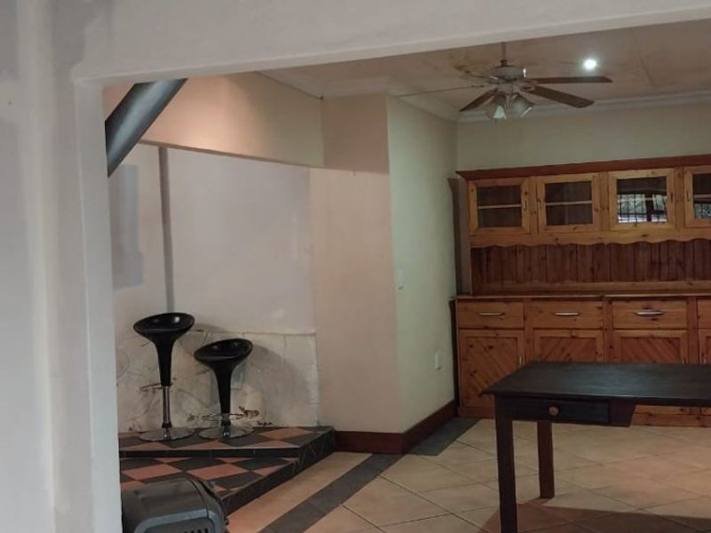 3 Bedroom House For Sale in Kensington - Photo 4