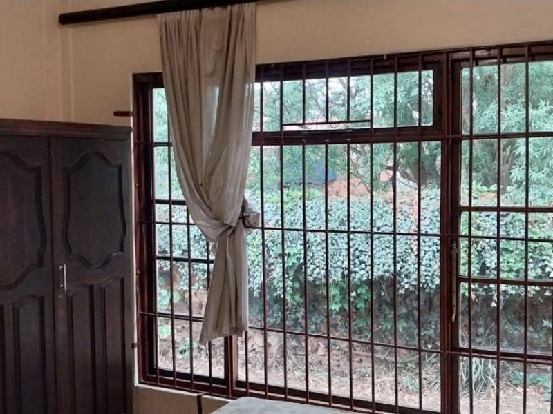 3 Bedroom House For Sale in Kensington - Photo 10