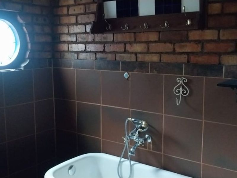 3 Bedroom House For Sale in Kensington - Photo 8