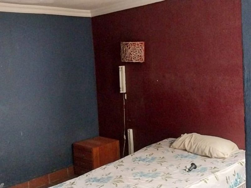 3 Bedroom House For Sale in Kensington - Photo 6