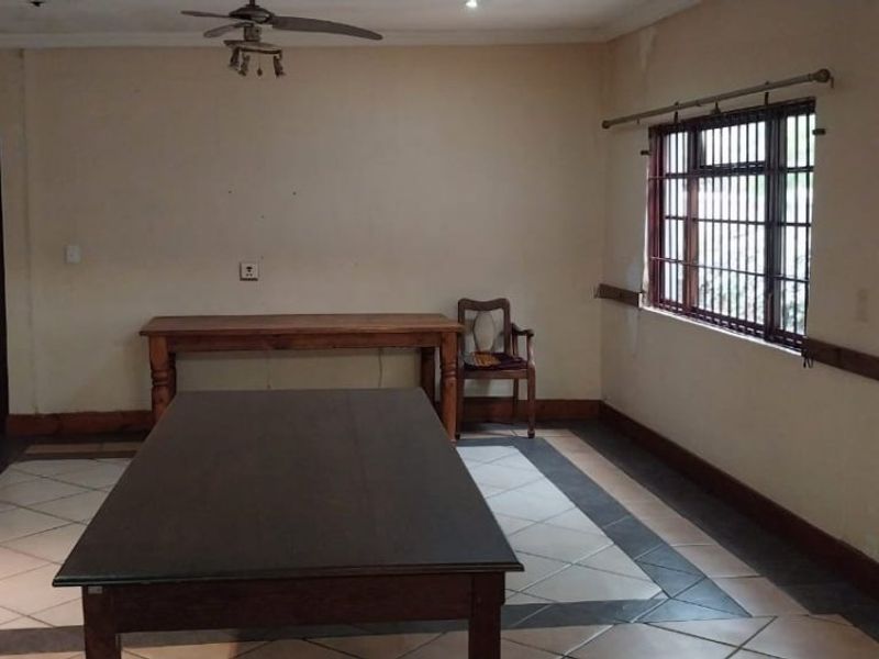 3 Bedroom House For Sale in Kensington - Photo 3