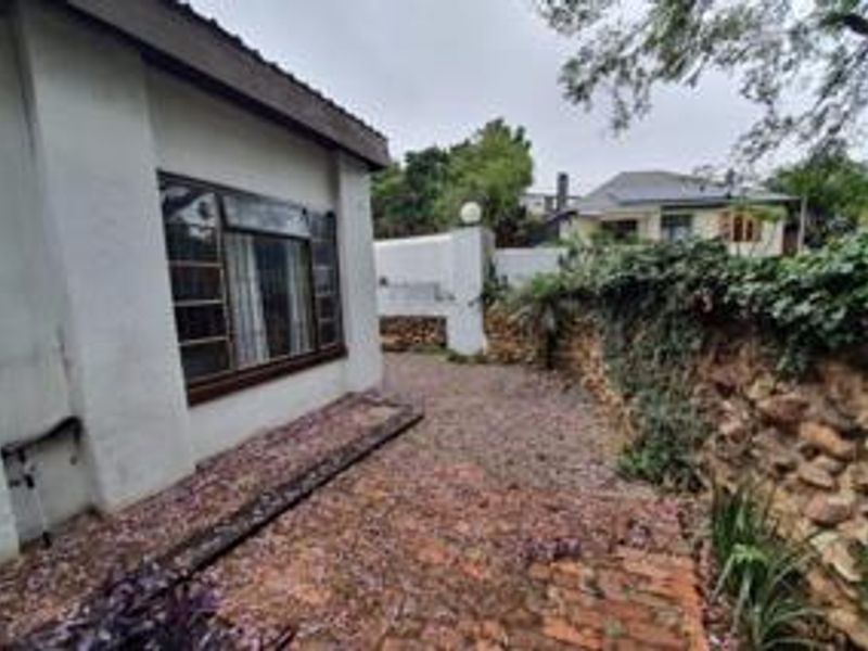 3 Bedroom House For Sale in Kensington - Photo 2