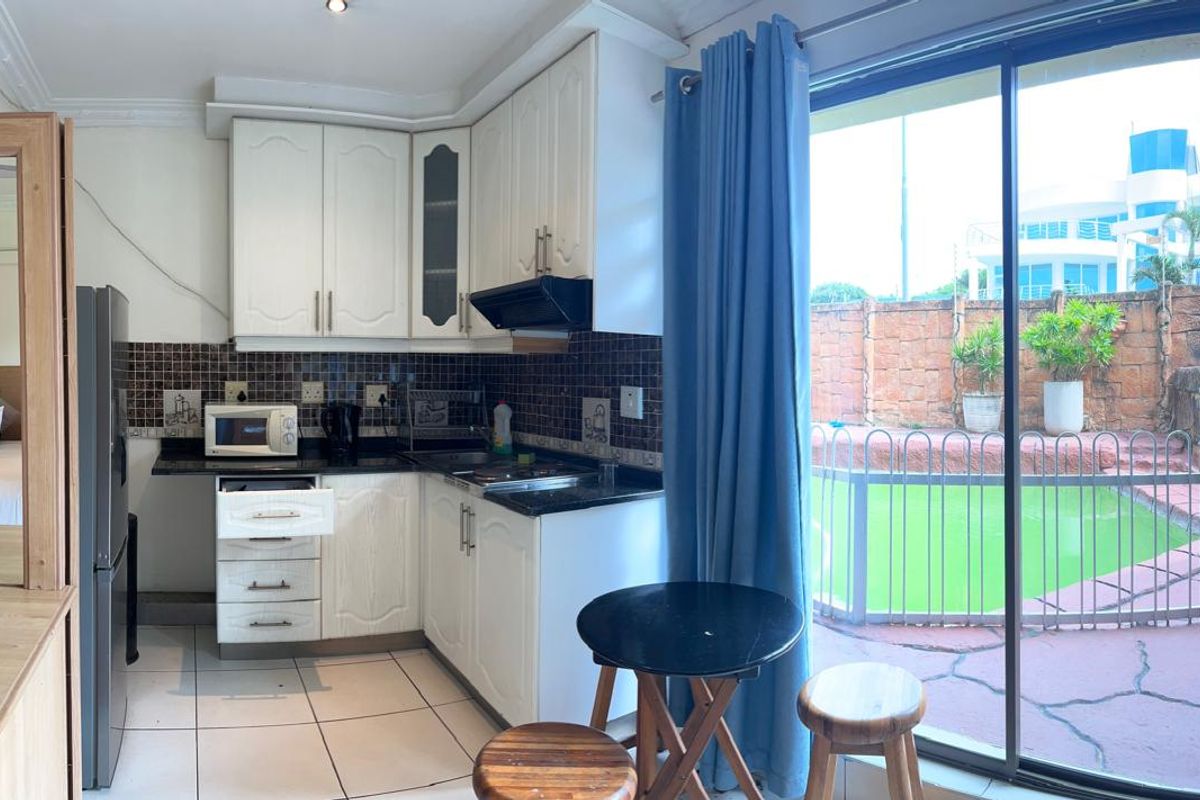 1 Bedroom, 2 Bathrooms Duplex House To Let In Glenashley, Durban - Photo 3