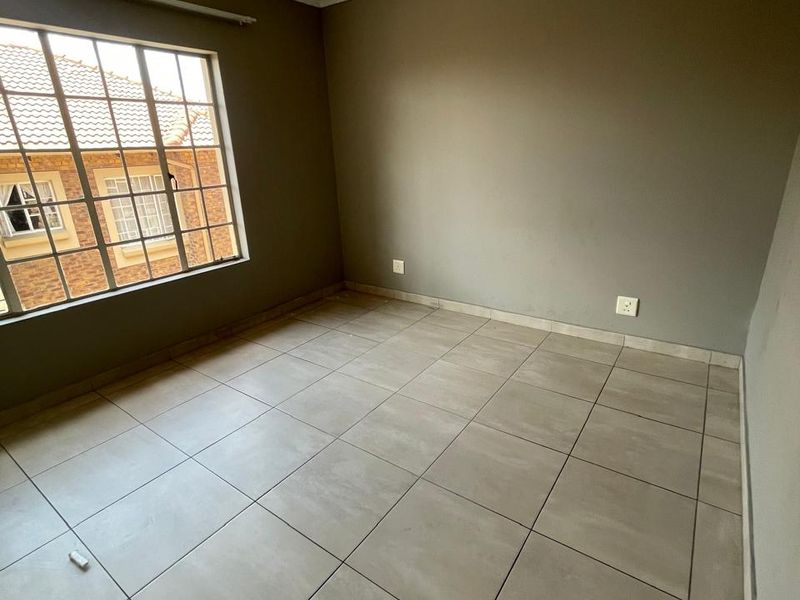 THREE BEDROOMS AND TWO BATHROOMS - Photo 6