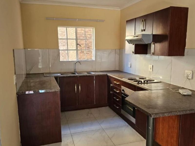 THREE BEDROOMS AND TWO BATHROOMS - Photo 5