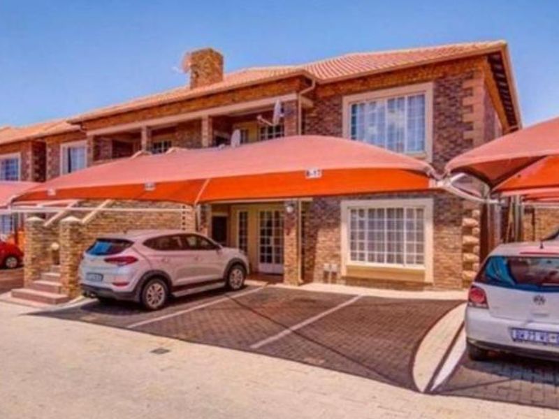 THREE BEDROOMS AND TWO BATHROOMS - Photo 2