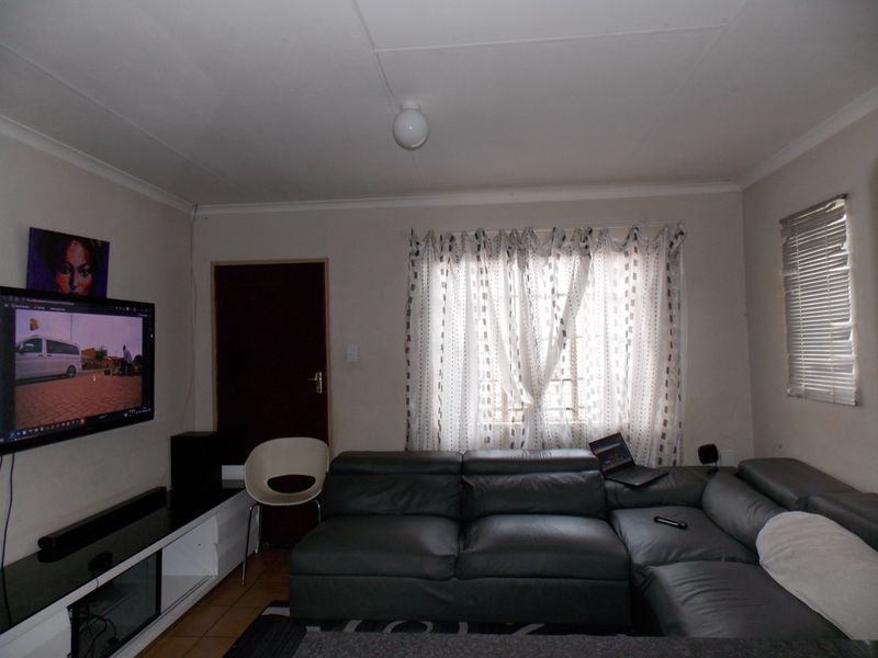 3 Bedroom For Sale in Sky City - Photo 3