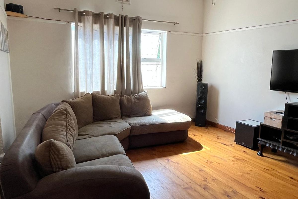 2 Bedroom House for Sale in Fairfield Estate , Parow R2,200,000 - Photo 3