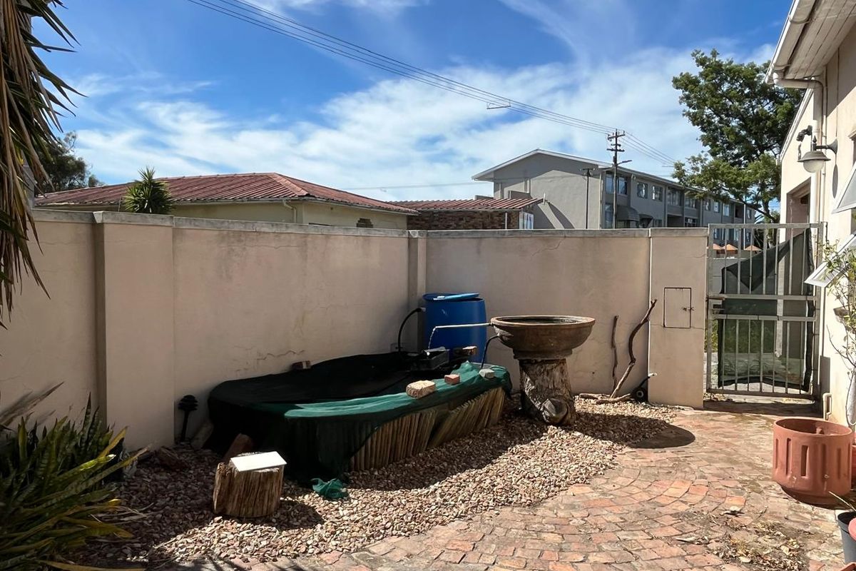 2 Bedroom House for Sale in Fairfield Estate , Parow R2,200,000 - Photo 2