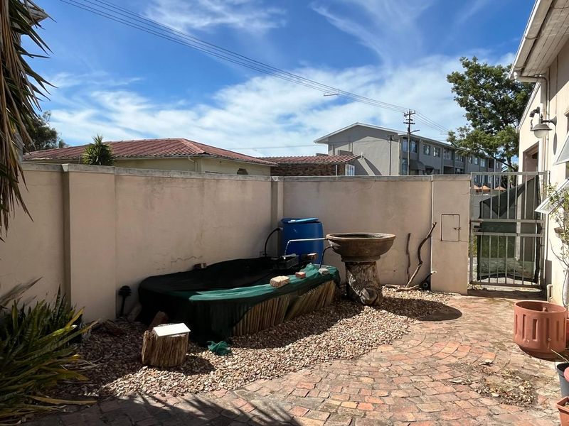 2 Bedroom House for Sale in Fairfield Estate , Parow R2,200,000 - Photo 2