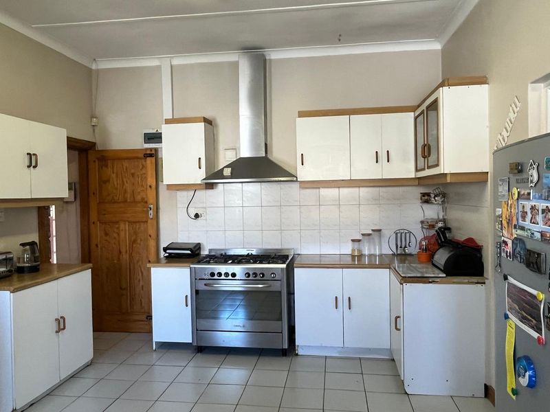 2 Bedroom House for Sale in Fairfield Estate , Parow R2,200,000 - Photo 6