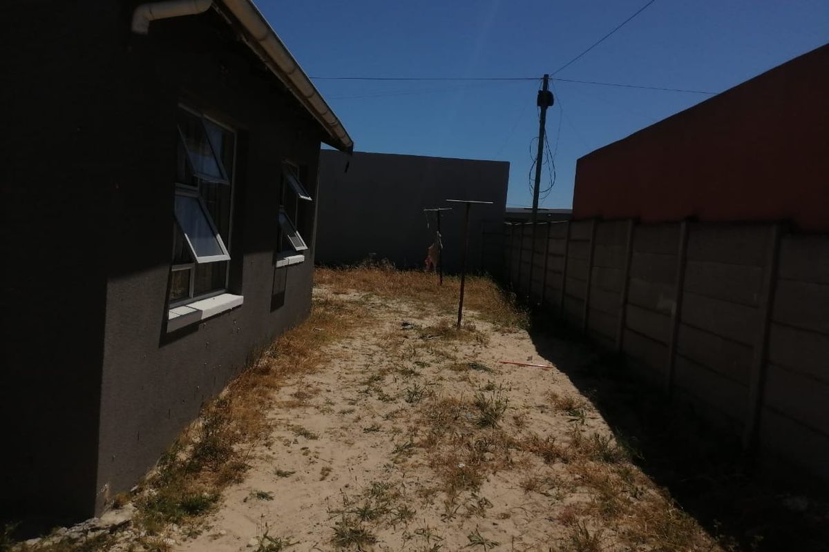 2 Bedroom, Family Investment Home  - Photo 4