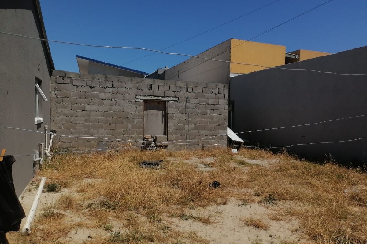 2 Bedroom, Family Investment Home  - Photo 5