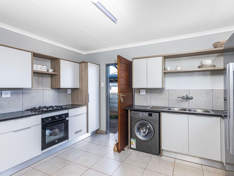 Brand-new 3 bedrooms house for sell at Milano Security Estate! - Photo 4