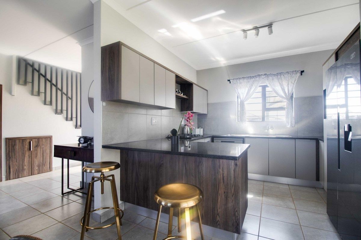 Lovely and spacious 4 bedrooms house for sell at Emperors Security Estate!! - Photo 2