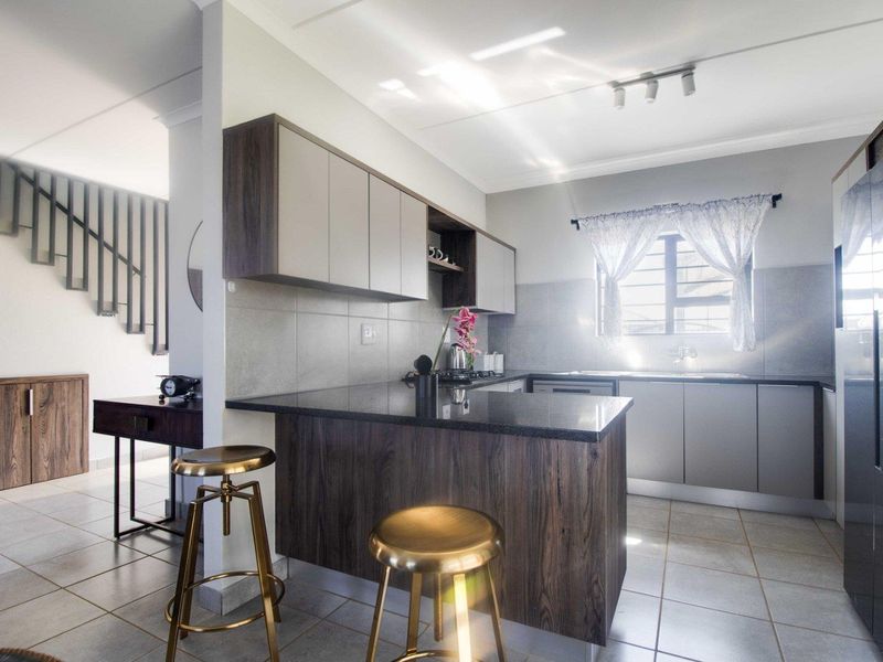 Lovely and spacious 4 bedrooms house for sell at Emperors Security Estate!! - Photo 2