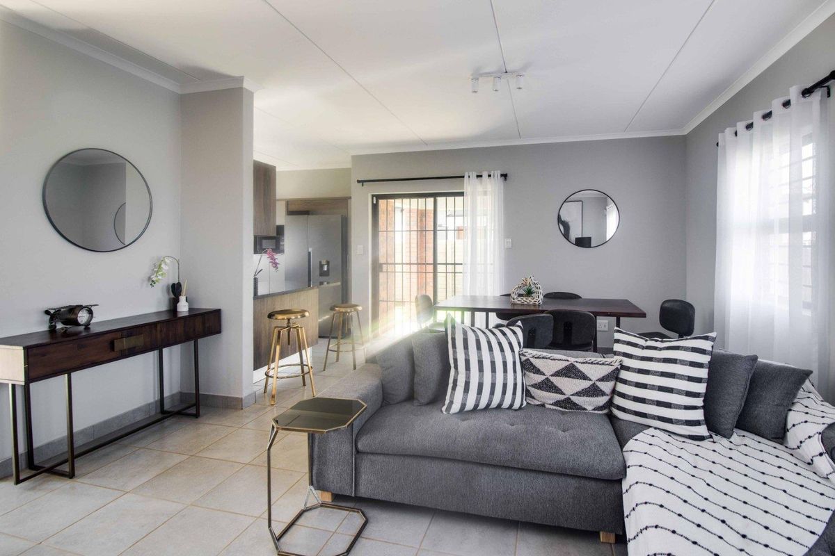 Lovely and spacious 4 bedrooms house for sell at Emperors Security Estate!! - Photo 4