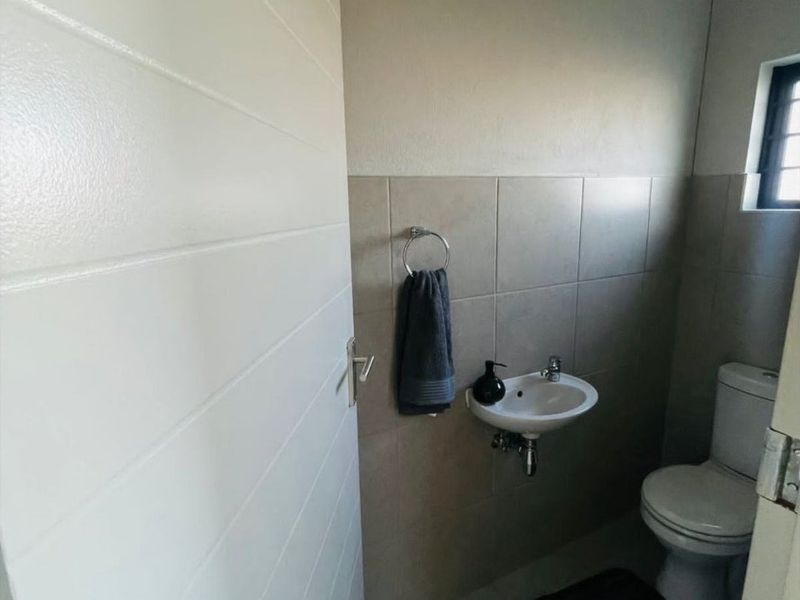 Lovely and spacious 4 bedrooms house for sell at Emperors Security Estate!! - Photo 10