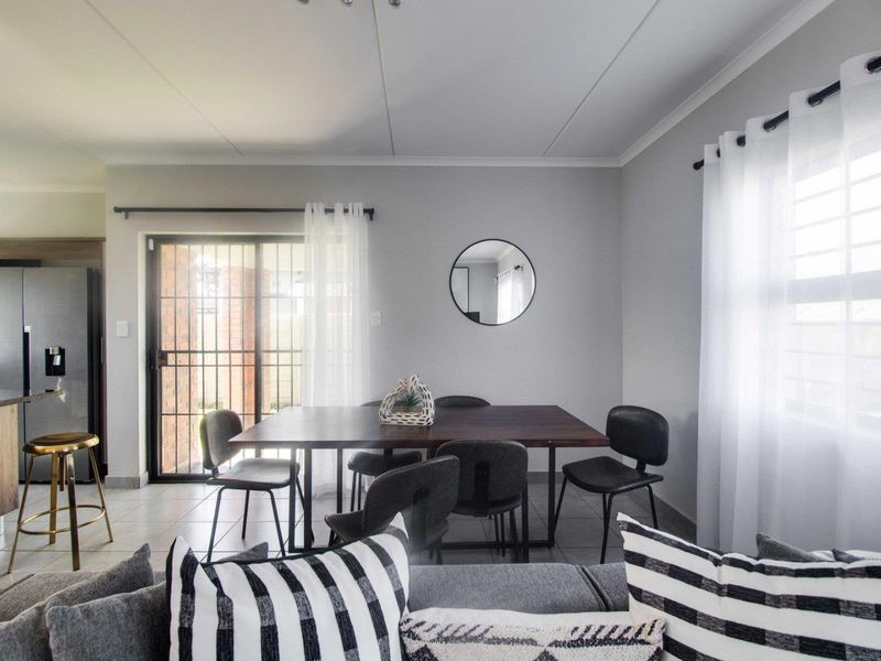 Lovely and spacious 4 bedrooms house for sell at Emperors Security Estate!! - Photo 9