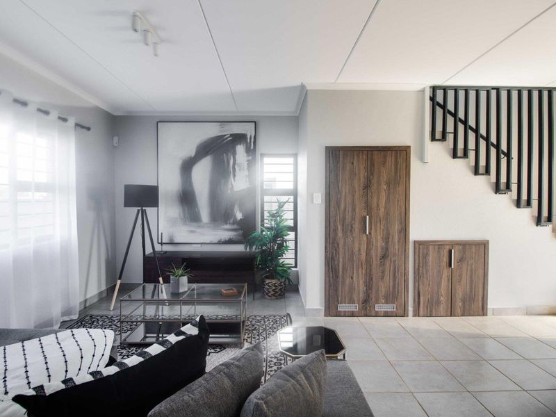 Lovely and spacious 4 bedrooms house for sell at Emperors Security Estate!! - Photo 6