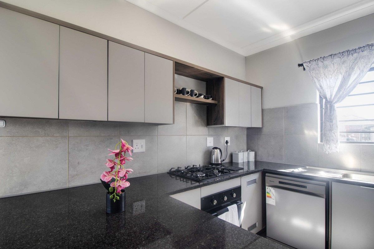 Lovely and spacious 4 bedrooms house for sell at Emperors Security Estate!! - Photo 3