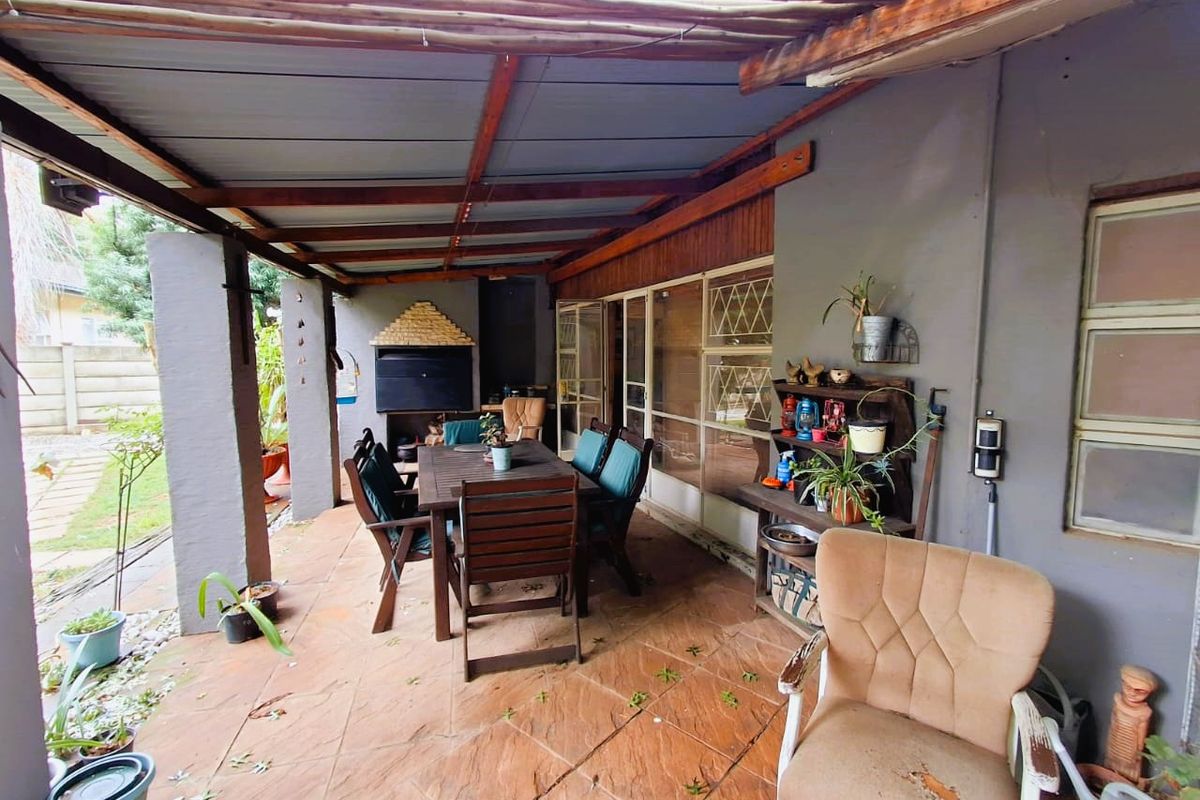 Beautiful family home Near Schools & Shopping Malls. - Photo 4