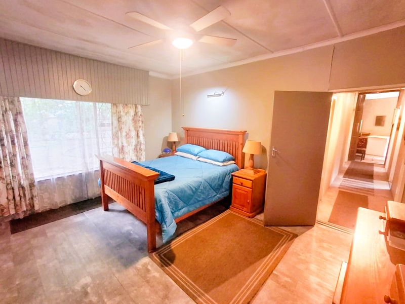 Beautiful family home Near Schools & Shopping Malls. - Photo 2